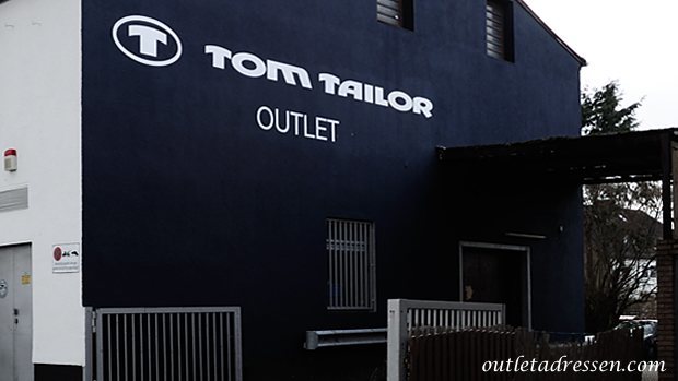Übersichtlich auf zwei Etagen sortiert: Der Tom Tailor Outlet Store in Ratingen Tom Tailor Outlet Ratingen